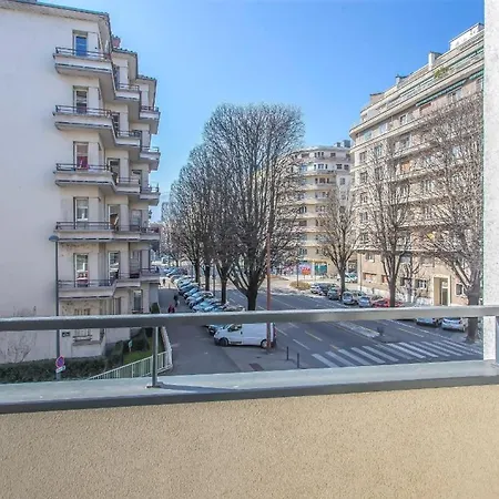 Le Spacieux 2 Apartment *